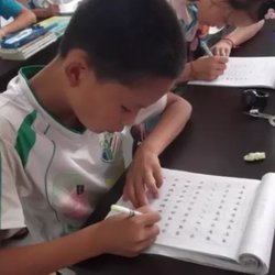 How do children practice calligraphy? children practice calligraphy