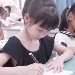 Primary school students practice calligraphy methods, how to practice hard pen calligraphy well?